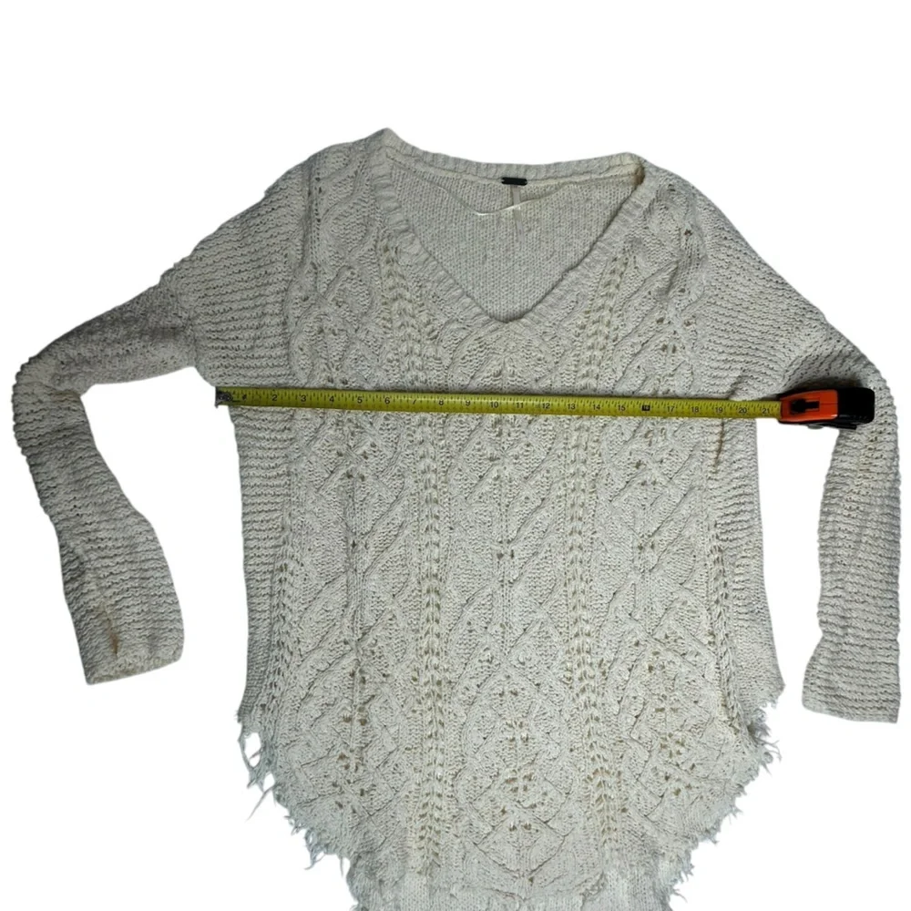 Free People Cream Long Sleeve V-Neck Distressed Hem Pullover Sweater Size S